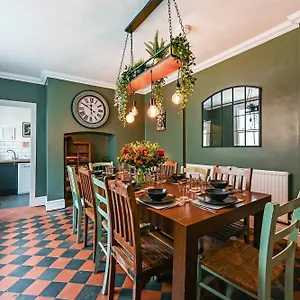 Beautiful Townhouse, Great Location - Pet Friendly Holiday home